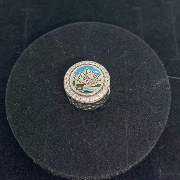 Pandora Gatlinburg Tennessee Cabin Camping Retreat Exclusive Charm - Picture 1 of 3